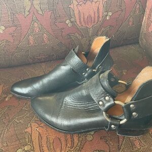FRYE AND CO. Womens Black Ankle Booties